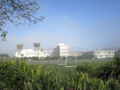 霧の中の校舎